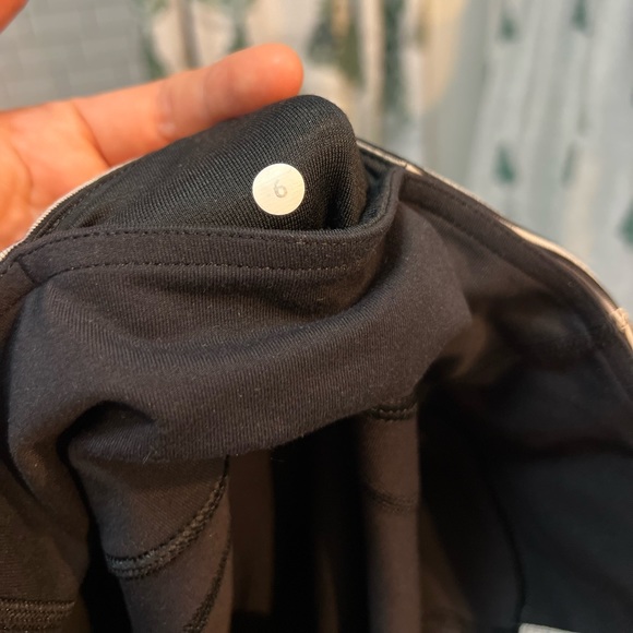 BUNDLE ALERT! 2xLululemon Size 6 crop leggings - Picture 4 of 16